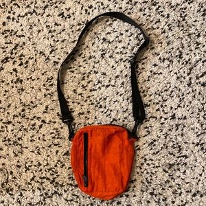 BAGGU SPORT CROSSBODY BAG